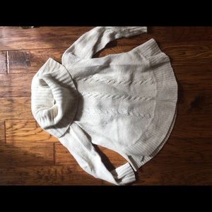 Size medium smartwool sweater never worn. Cream